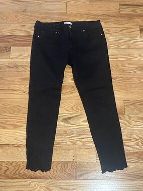 Women’s Black Jeans with Scalloped Hem